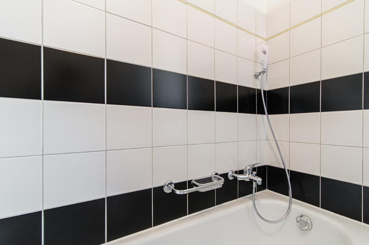 Giuka Apartment By Quokka 360 - Close To The Station Massagno Exteriör bild